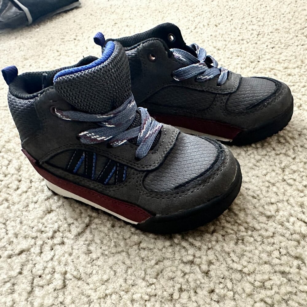 Carter's hiking shoe size 7